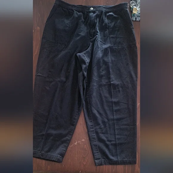 Woman's khakis - Picture 1 of 5